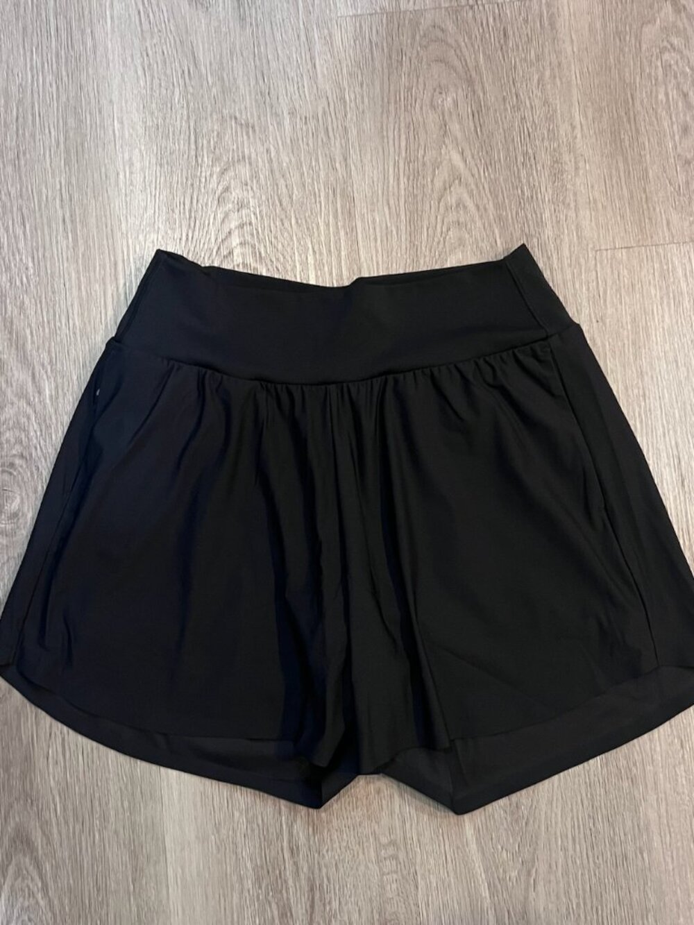 NEW Uniqlo Black Active Shorts Size Medium NEW